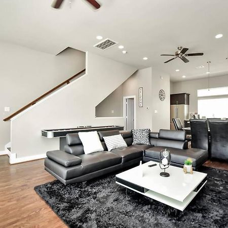 Amazing Rooftop! Downtown Skyline Views!!! Sleeps 15 Хьюстон Экстерьер фото