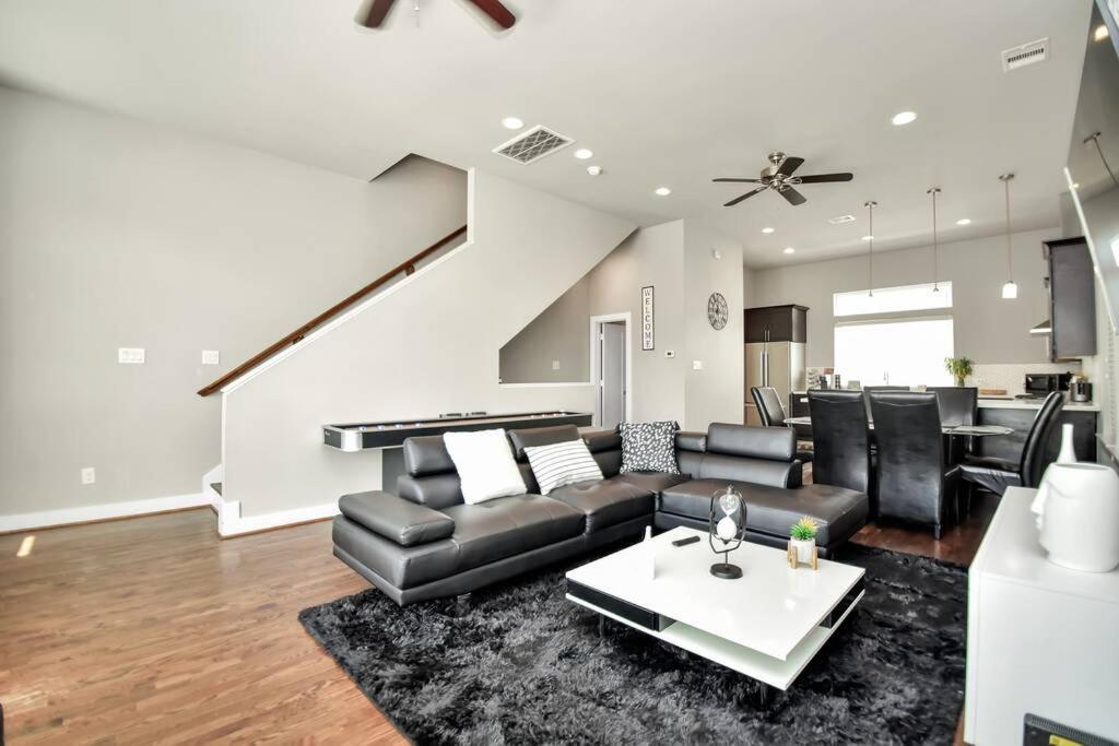 Amazing Rooftop! Downtown Skyline Views!!! Sleeps 15 Хьюстон Экстерьер фото