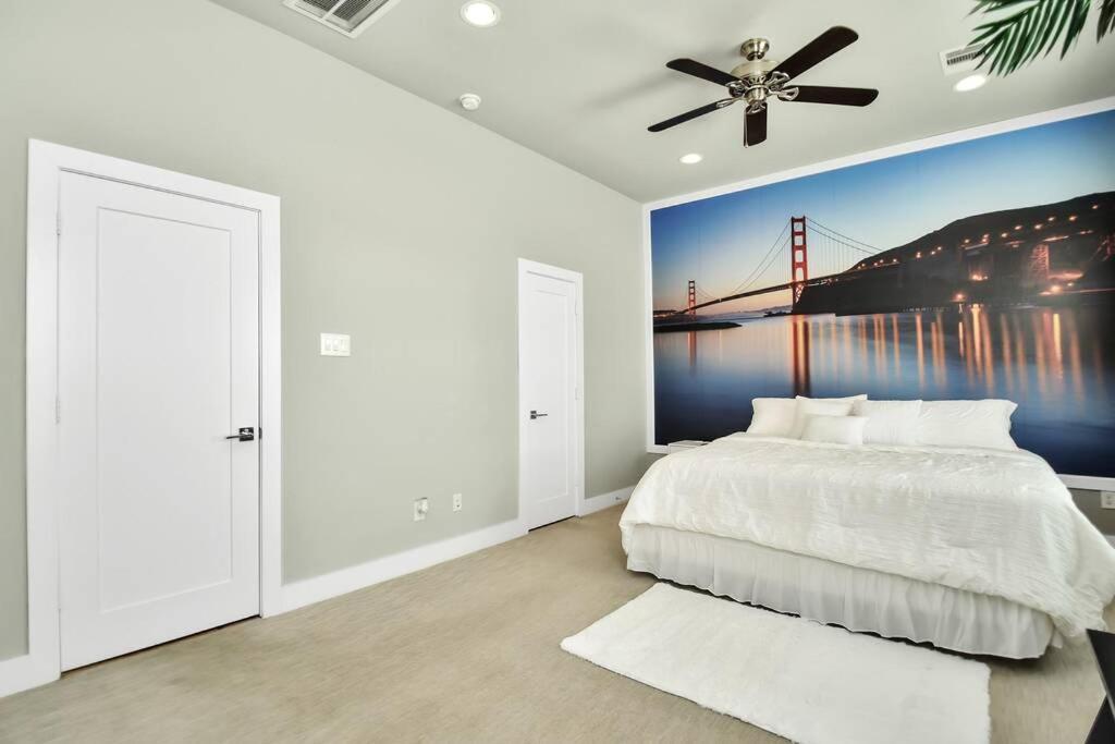 Amazing Rooftop! Downtown Skyline Views!!! Sleeps 15 Хьюстон Экстерьер фото