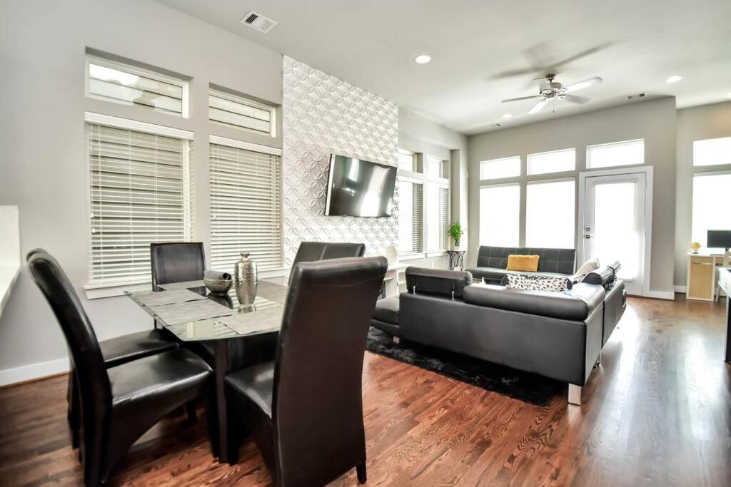 Amazing Rooftop! Downtown Skyline Views!!! Sleeps 15 Хьюстон Экстерьер фото